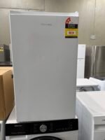 HISENSE 125 LITRES BAR FRIDGE FOR SALE - Image 2