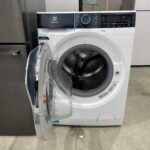 Electrolux EWF1042BDWA 10kg Front Load Washing Machine | SensorWash | UltraMix | Refurbished | 6 Month Warranty - Image 2