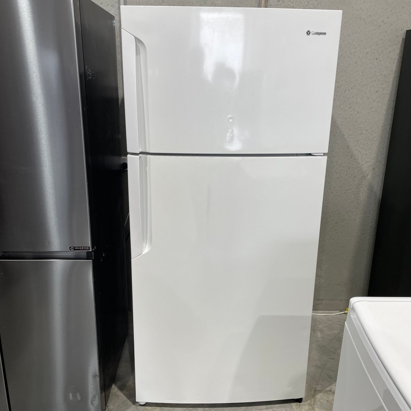 img_4890-3 Westinghouse 503L Top Mount Fridge – White - Image 1