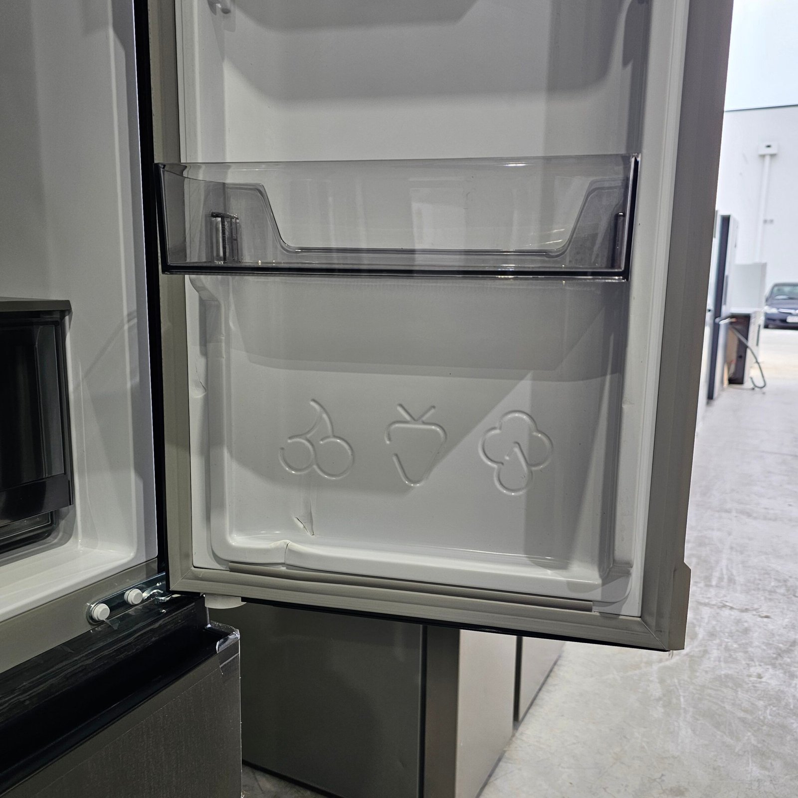 CHiQ 503L Quad Door Fridge CCD502NBS – Black Steel, No Frost Multi-Airflow | Refurbished - Image 4