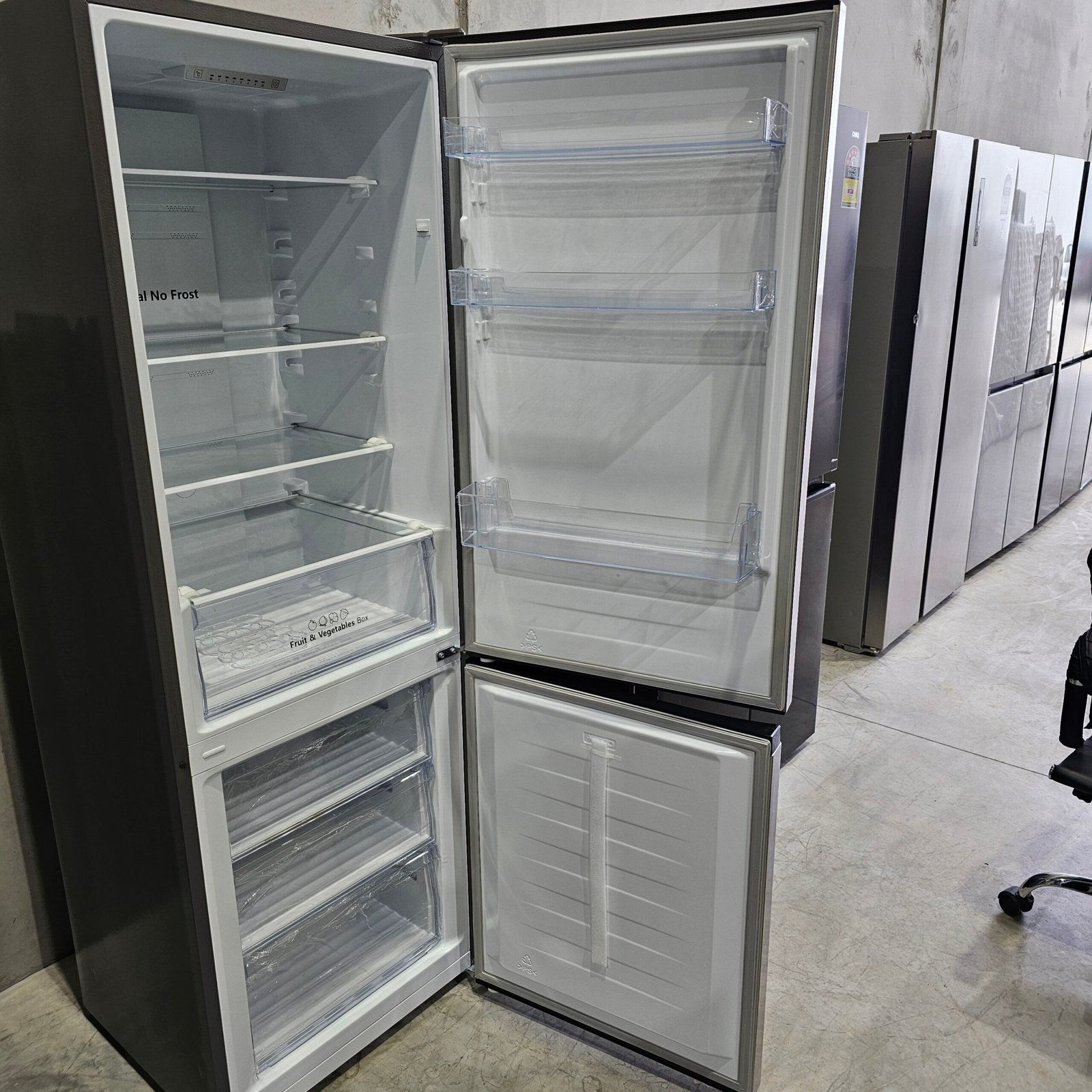 Hisense 292L Bottom Mount Fridge HRBM292S – Multi Air Flow, Frost Free & Super Freeze | Refurbished - Image 3